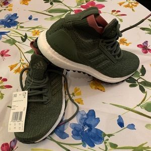 Adidas Ultraboost sneakers. Size 6. NWT